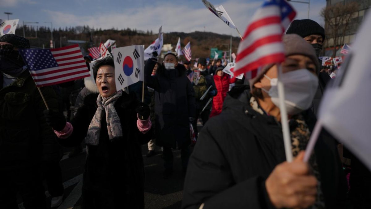 Teori Konspirasi tentang Gejolak Korea Selatan Semakin Liar di Media Sosial